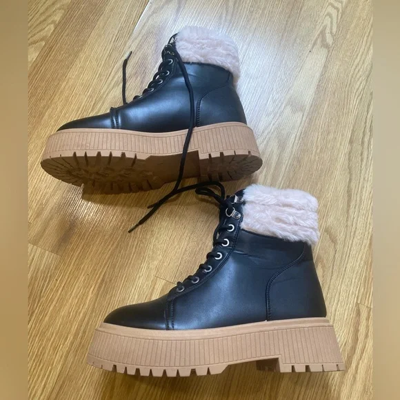 Boots with the fur! Platform “combat “ boots size 8 EUC - Picture 4 of 16
